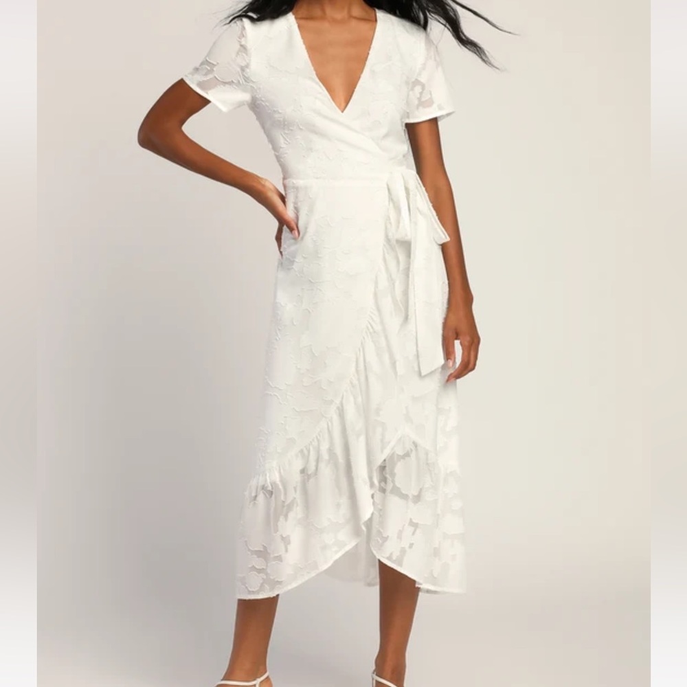 NWT Lulu’s white floral wrap midi dress